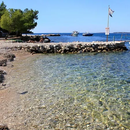 With A Parking Space Stinjan, - 14106 Pola