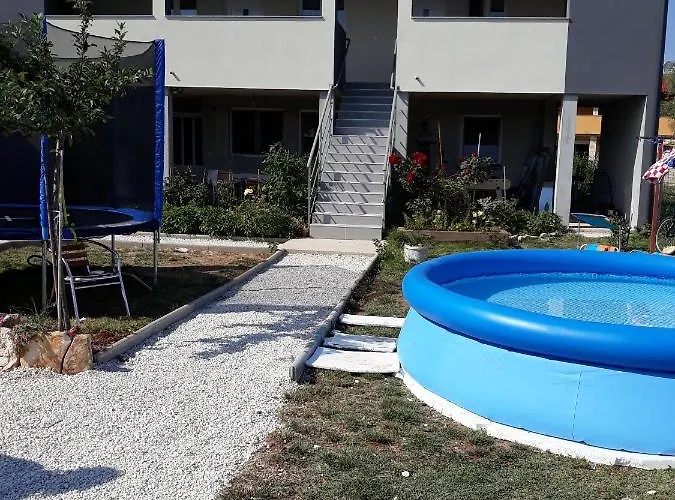 With A Parking Space Stinjan, - 14106 普拉