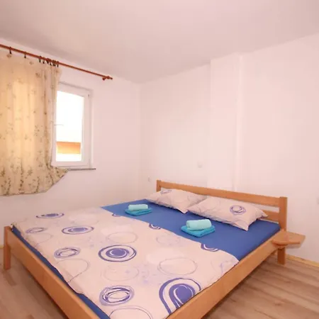 With A Parking Space Stinjan, - 14106 Пула